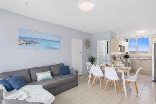 'Beachside Escape' A Breezy Waterfront Family Abode - Wollongong - 0