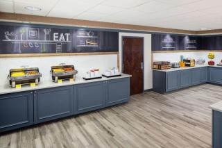 Hampton Inn by Hilton Garden City Long Island - 3