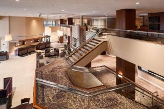 DoubleTree by Hilton Hotel & Executive Meeting Center Somerset - 8