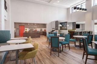 Hampton Inn & Suites Fort Myers Beach/Sanibel Gateway - 3