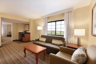 Embassy Suites Greenville Golf Resort & Conference Center - Greenville - 6