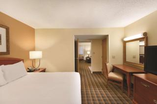 Embassy Suites Greenville Golf Resort & Conference Center - Greenville - 1