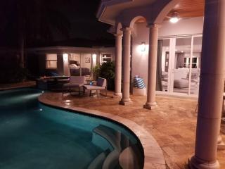 Luxury Waterfront & Infinity Pool/Hot Tub SLEEPS 8 - Fort Lauderdale - 6