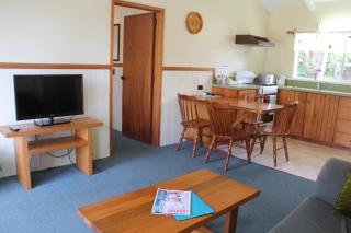 Saints Apartment - Free unlimited WIFI - Burnt Pine - 2