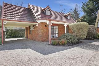 Cedar Cottage - Unit 3 Tudor Village - Bright - 0