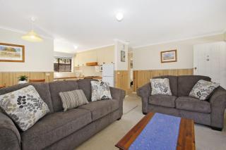 Cedar Cottage - Unit 3 Tudor Village - Bright - 8