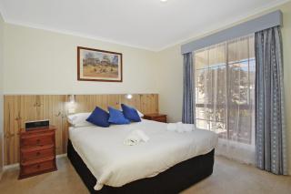 Cedar Cottage - Unit 3 Tudor Village - Bright - 7