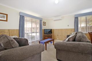 Cedar Cottage - Unit 3 Tudor Village - Bright - 3