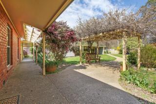 Cherry Lane - Close to the heart of Bright - Bright - 9