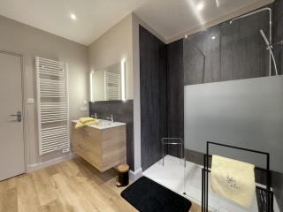 Gîte chaleureux avec terrasse, idéal pour randonnées et activités à la Montagne bourbonnaise - FR-1-489-496 - Ferrières-sur-Sichon - 7