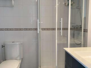 Beau T1 climatisé avec balcon et garage proche Thermes - FR-1-553-244 - 3