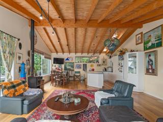 Kiwi Charmer - Onemana Holiday Home - Opoutere - 1