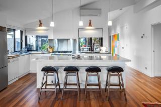 Modern St Kilda Apartment - 1