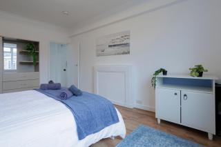 2 Bedroom Apartment By Arhouse Apartments Short Lets & Serviced Accommodation Highbury With Free WiFi - 1