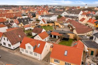 Kirkegade 4 - Lovely Holiday Home In The Heart Of Løkken - Løkken - 1