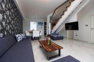 Exklusive Privatvilla in wunderbarer Natur - Antovo - 1