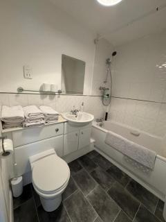 Home Sleeps5-Netflix-Parkg-Near City center Etihad - 3