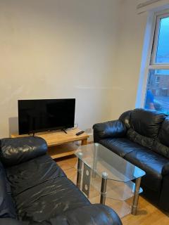 Nice House Near QMC - 4