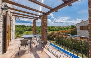 Stunning Home In Cabrunici - 8
