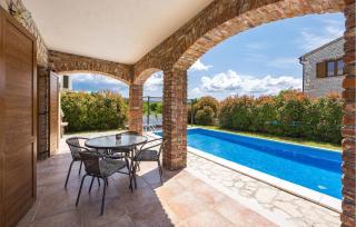 Stunning Home In Cabrunici - 3