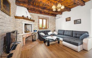 Stunning Home In Cabrunici - 7