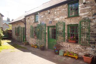 Yr Hen Efail - Old Smithy - Tregaron - 0