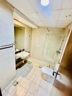 Luxurious & Fully Spacious 2 BR Apt' - Dubai - 5