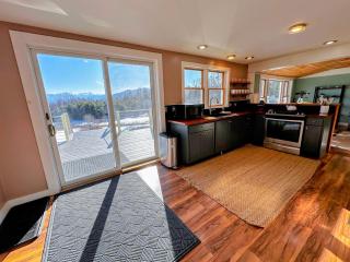 64J Stunning views, close to attractions! 20 min to Bretton Woods. Pool & gym passes! - Whitefield - 1