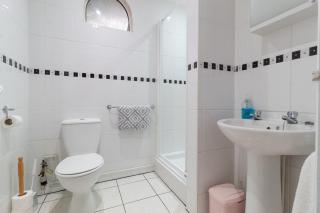 Spalding Town Centre - 2 Person - Self Contained - Self Catering 1 or 2 Doubles - Spalding - 4