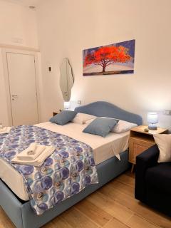 ERIC'S HOUSE - 2