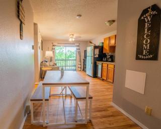 Indian Point Condo #12 at Tribesman Resort on Table Rock Lake near Silver Dollar City, Branson - Branson - 2