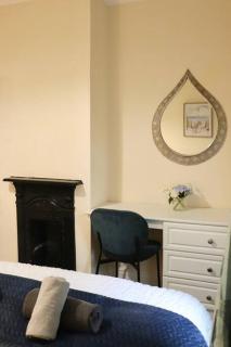 Comfortable 2 Bedroom House - Beeston Hill - 9