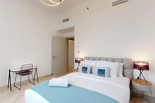 Trident Waterfront - Gorgeous Three Bedroom - 1