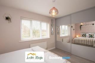 2 Bedroom House By Locke Stays Short Lets & Serviced Accommodation South Shields with Free Parking - Jarrow - 5