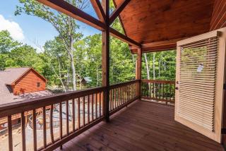 Majestic mountaintop cabin, hot tub, fireplaces - - 5