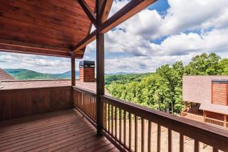 Majestic mountaintop cabin, hot tub, fireplaces - - 6