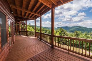 Majestic mountaintop cabin, hot tub, fireplaces - - 8