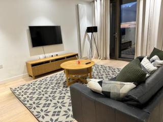 DOCKLANDS STUNNING 2 BED APARTMENT London - 0