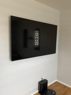 Charming 2-Bedroom House for a Peaceful Getaway - 3