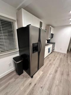 2BR Gem: Modern Comfort & Style - 5