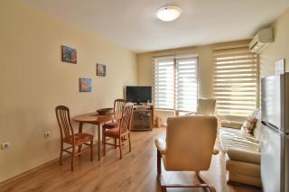 Central Area Retreat AC & WiFi - Varna - 1