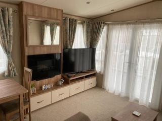 KINGFISHER COURT 2 Tattershall lakes with hot tub - 1