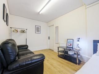 Guest Rooms Near City Centre & Dock Free Parking - Liverpool - 4