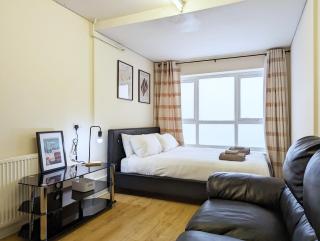 Guest Rooms Near City Centre & Dock Free Parking - 1