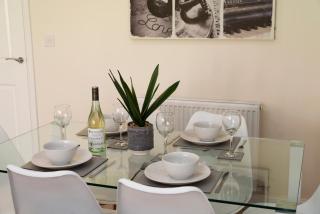 Spacious New Build by Our Home Short Stays with Free Parking and TV in each bedroom - Macclesfield - 9