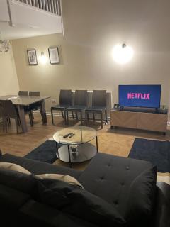 Luxury 2 Bed Apartment – Near Heathrow, Legoland, Windsor Slough - Slough - 4