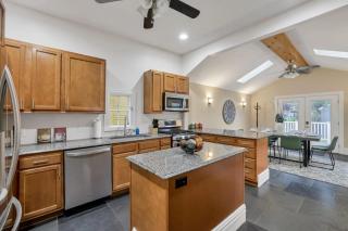 OSU and Short North 4 Bedroom Patio and Garage with EV - Columbus - 2