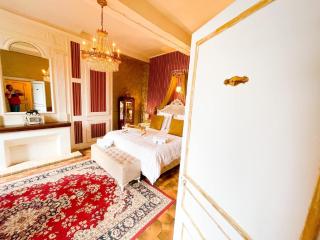 Chateau Bourgeoisie *** - - 7