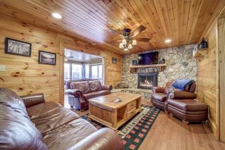 Twin Creeks Lodge with Hot Tub Less Than 1 Mi to Lake! - Bryson City - 8