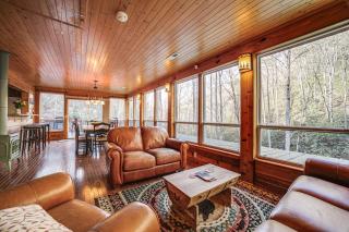 Twin Creeks Lodge with Hot Tub Less Than 1 Mi to Lake! - Bryson City - 5